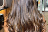 Melena castaña brillante tras un tratamiento capilar en Fusion Beauty, Sant Antoni (Barcelona)